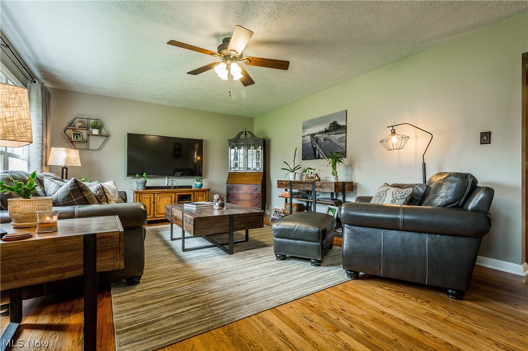 3012 Lomae Road Akron, OH 44312 - Photo 13 of 32 Living Room