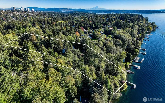 $9,875,000 | 2425 Evergreen Point Road, Medina, WA 98039