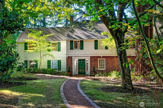 $9,875,000 | 2425 Evergreen Point Road, Medina, WA 98039