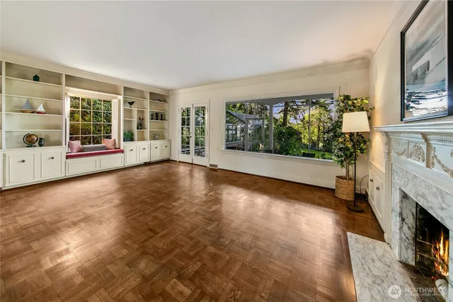 $9,875,000 | 2425 Evergreen Point Road, Medina, WA 98039