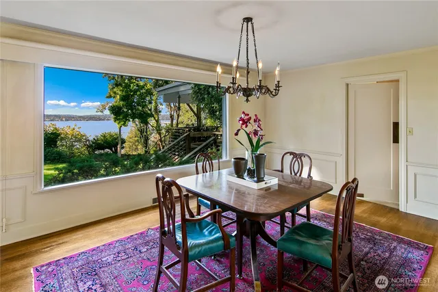 $9,875,000 | 2425 Evergreen Point Road, Medina, WA 98039