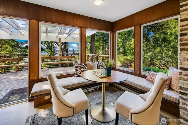 $9,875,000 | 2425 Evergreen Point Road, Medina, WA 98039