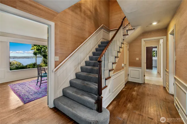 $9,875,000 | 2425 Evergreen Point Road, Medina, WA 98039