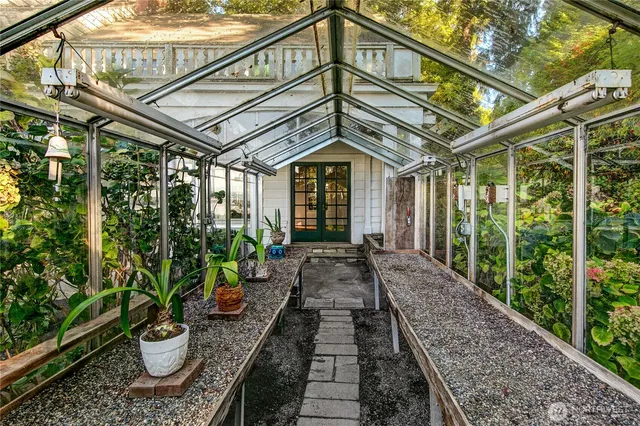 $9,875,000 | 2425 Evergreen Point Road, Medina, WA 98039