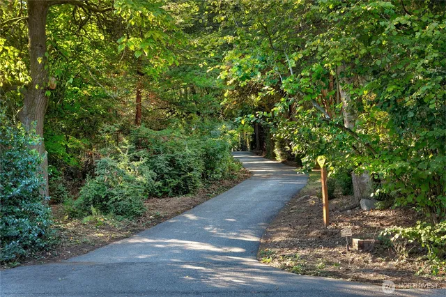 $9,875,000 | 2425 Evergreen Point Road, Medina, WA 98039