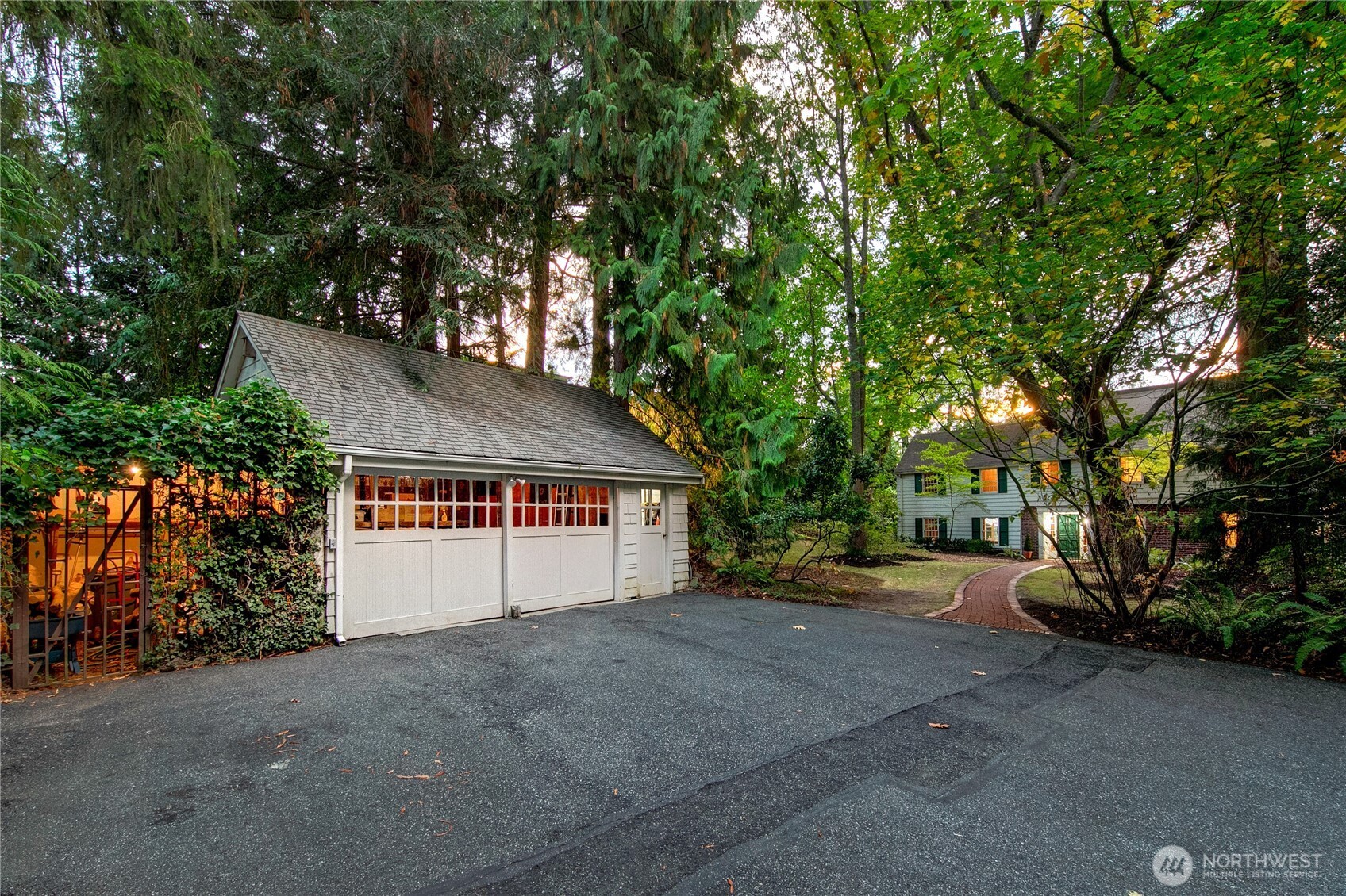 2425 Evergreen Point Road Medina, WA 98039 - Photo 28 of 37