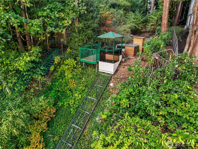 $9,875,000 | 2425 Evergreen Point Road, Medina, WA 98039