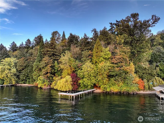 $9,875,000 | 2425 Evergreen Point Road, Medina, WA 98039