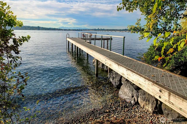 $9,875,000 | 2425 Evergreen Point Road, Medina, WA 98039