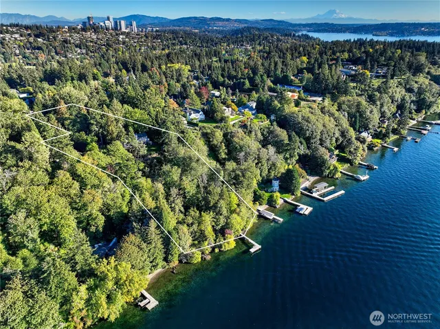 $9,875,000 | 2425 Evergreen Point Road, Medina, WA 98039