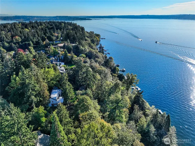 $9,875,000 | 2425 Evergreen Point Road, Medina, WA 98039