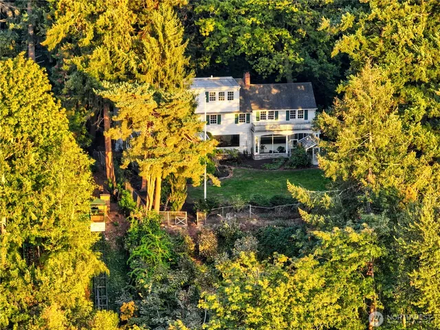 $9,875,000 | 2425 Evergreen Point Road, Medina, WA 98039