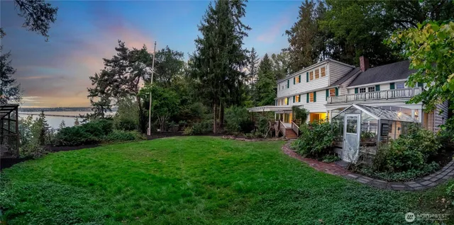 $9,875,000 | 2425 Evergreen Point Road, Medina, WA 98039