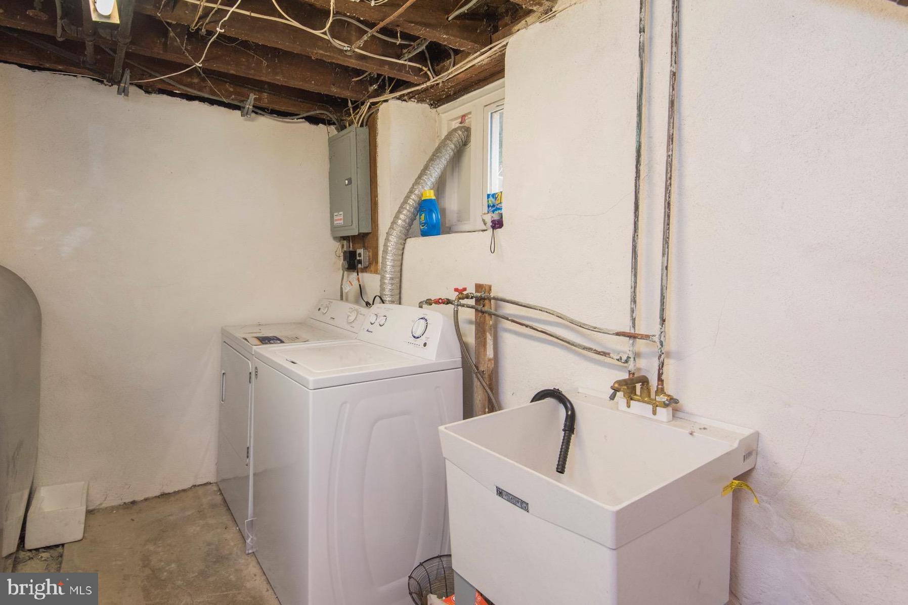 9 Fairfield Road Havertown, PA 19083 - Photo 18 of 31 a utility room with dryer and washer