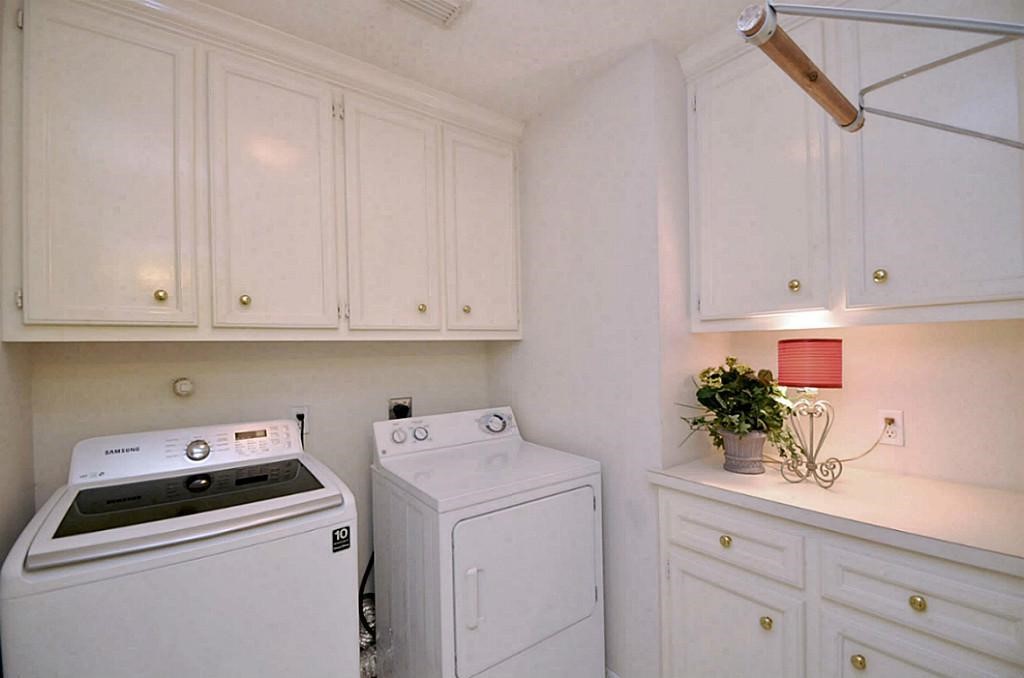 4916 Inker Street Houston, TX 77007 - Photo 23 of 36 Hallway offers the convenience of the laundry room on the second level. Note the storage space!