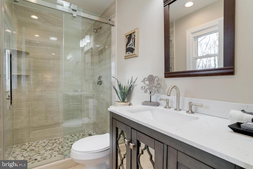 953 Fall Ridge Way Gambrills, MD 21054 - Photo 28 of 46 Owner's Bath