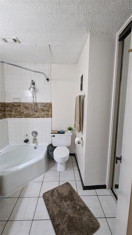 13217 Emily Road, Unit 3103 Dallas, TX 75240 - Photo 11 of 15 a bathroom with a bathtub and sink