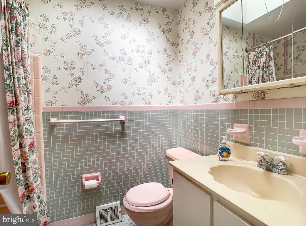 2810 Angus Road Philadelphia, PA 19114 - Photo 14 of 34