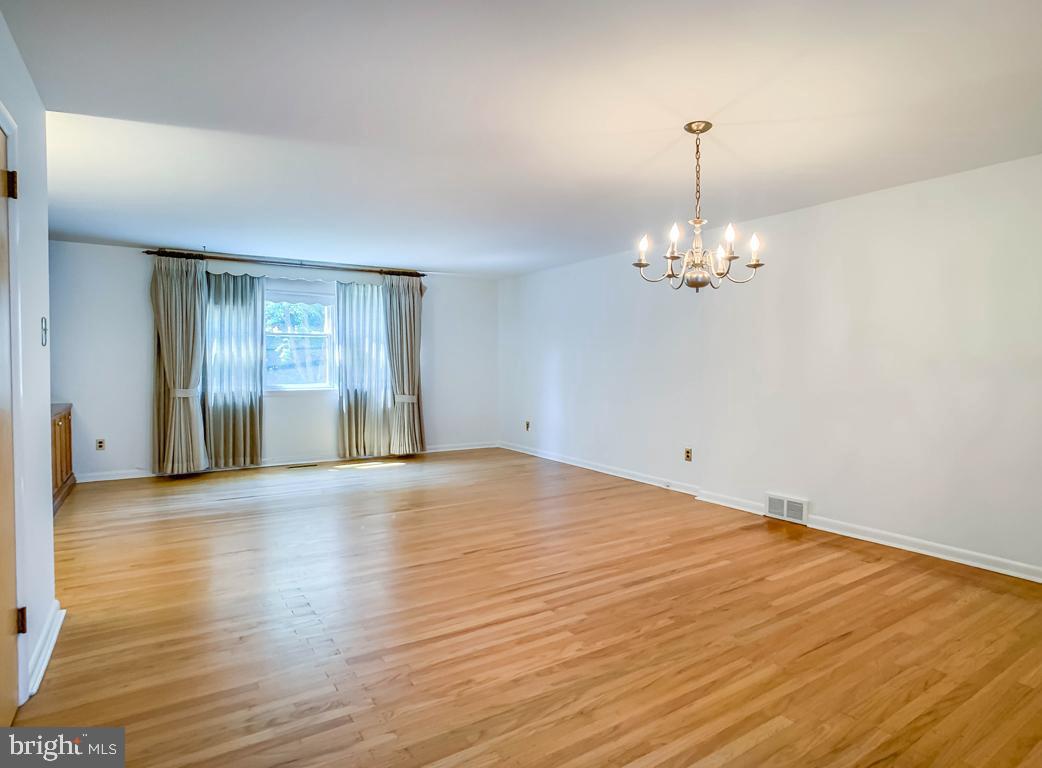 2810 Angus Road Philadelphia, PA 19114 - Photo 3 of 34 Bright and open living room and dining room