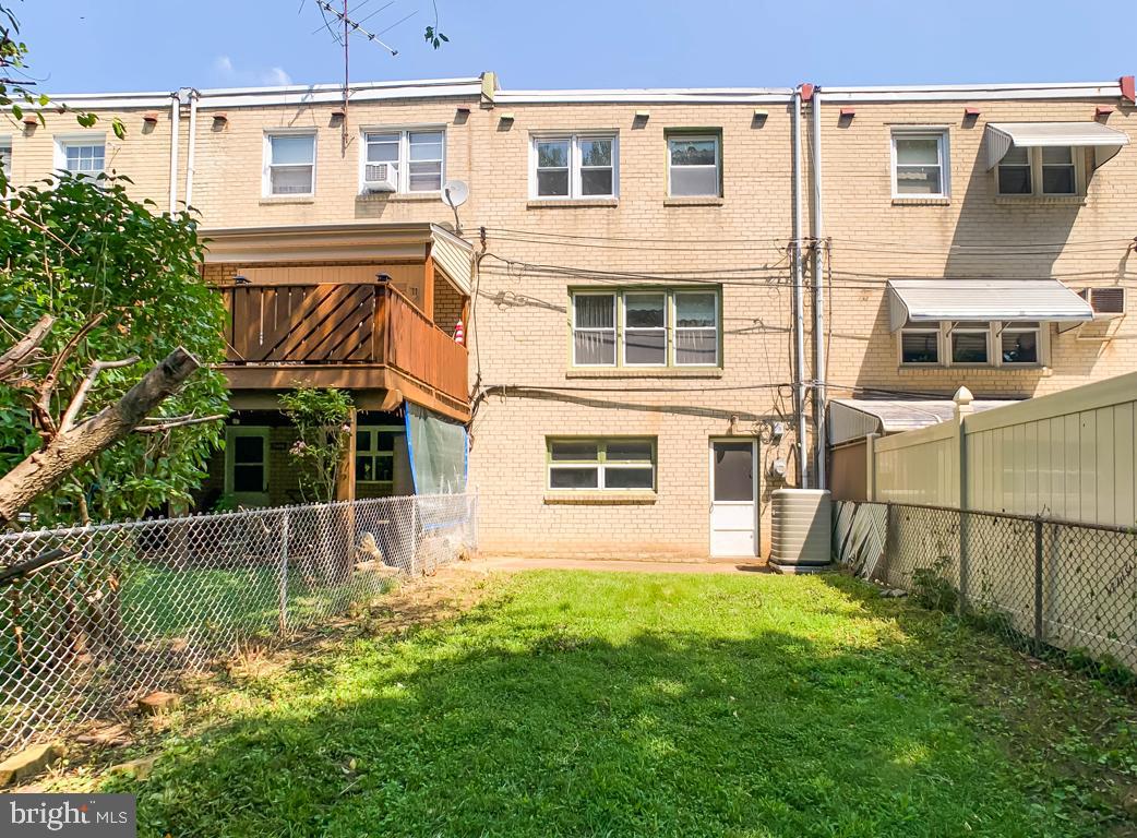 2810 Angus Road Philadelphia, PA 19114 - Photo 29 of 34 Spacious fenced backyard