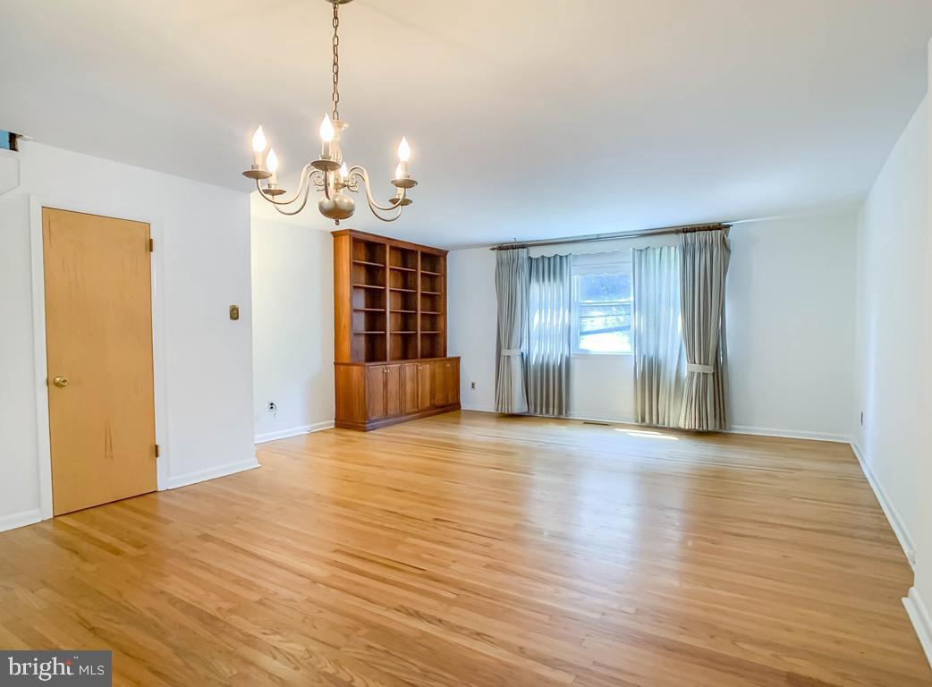 2810 Angus Road Philadelphia, PA 19114 - Photo 5 of 34