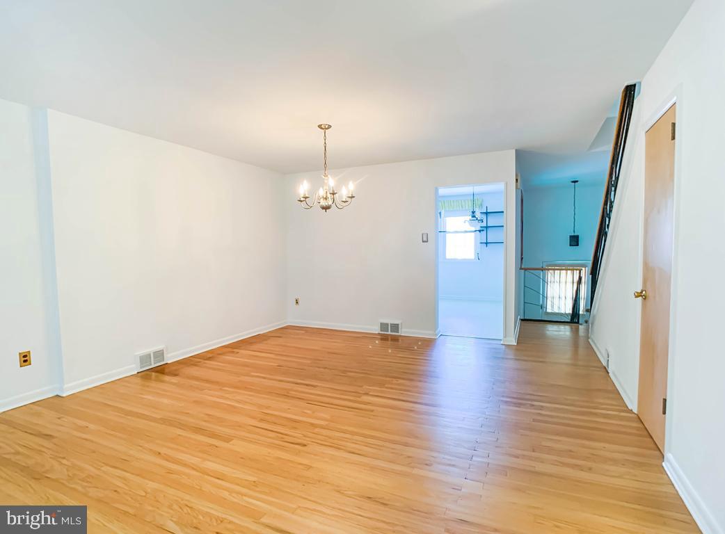 2810 Angus Road Philadelphia, PA 19114 - Photo 6 of 34