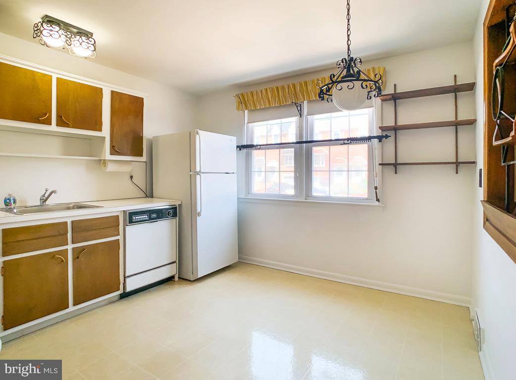 2810 Angus Road Philadelphia, PA 19114 - Photo 8 of 34