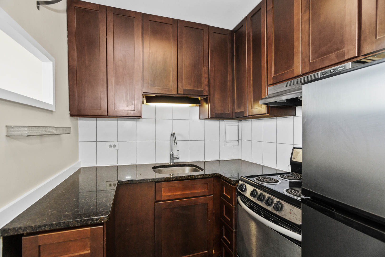 6171 North Sheridan Road, Unit 1105 Chicago, IL 60660 - Photo 3 of 16 Gallery Image 3