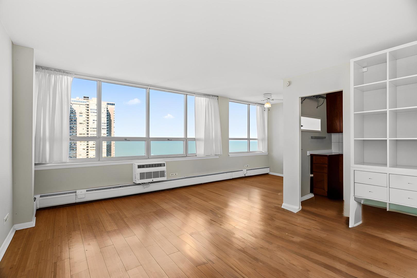 6171 North Sheridan Road, Unit 1105 Chicago, IL 60660 - Photo 6 of 16 Gallery Image 6