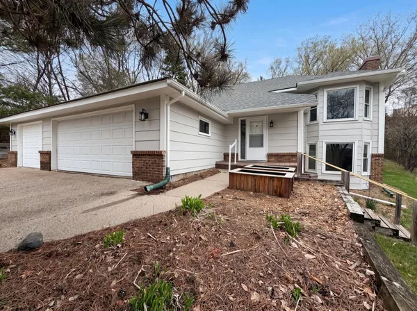 $462,000 | 6475 Grandview Drive, Eden Prairie, MN 55346