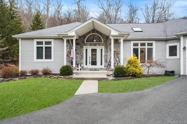 $999,900 | 16 Katavolos Drive, Tomkins Cove, NY 10986