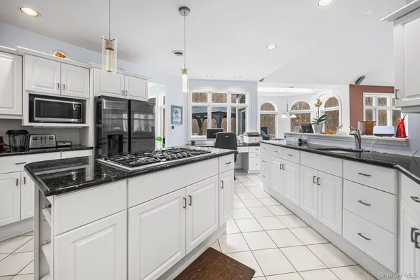$999,900 | 16 Katavolos Drive, Tomkins Cove, NY 10986