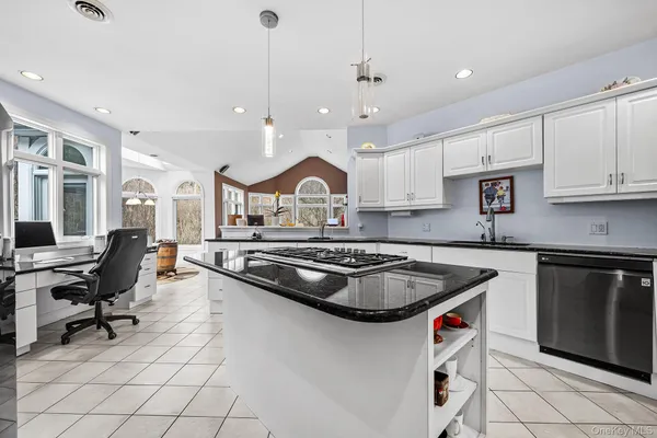 $999,900 | 16 Katavolos Drive, Tomkins Cove, NY 10986