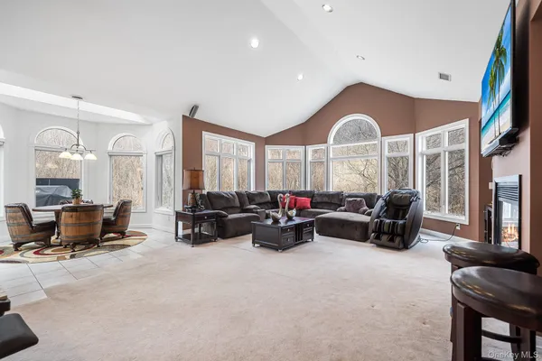 $999,900 | 16 Katavolos Drive, Tomkins Cove, NY 10986