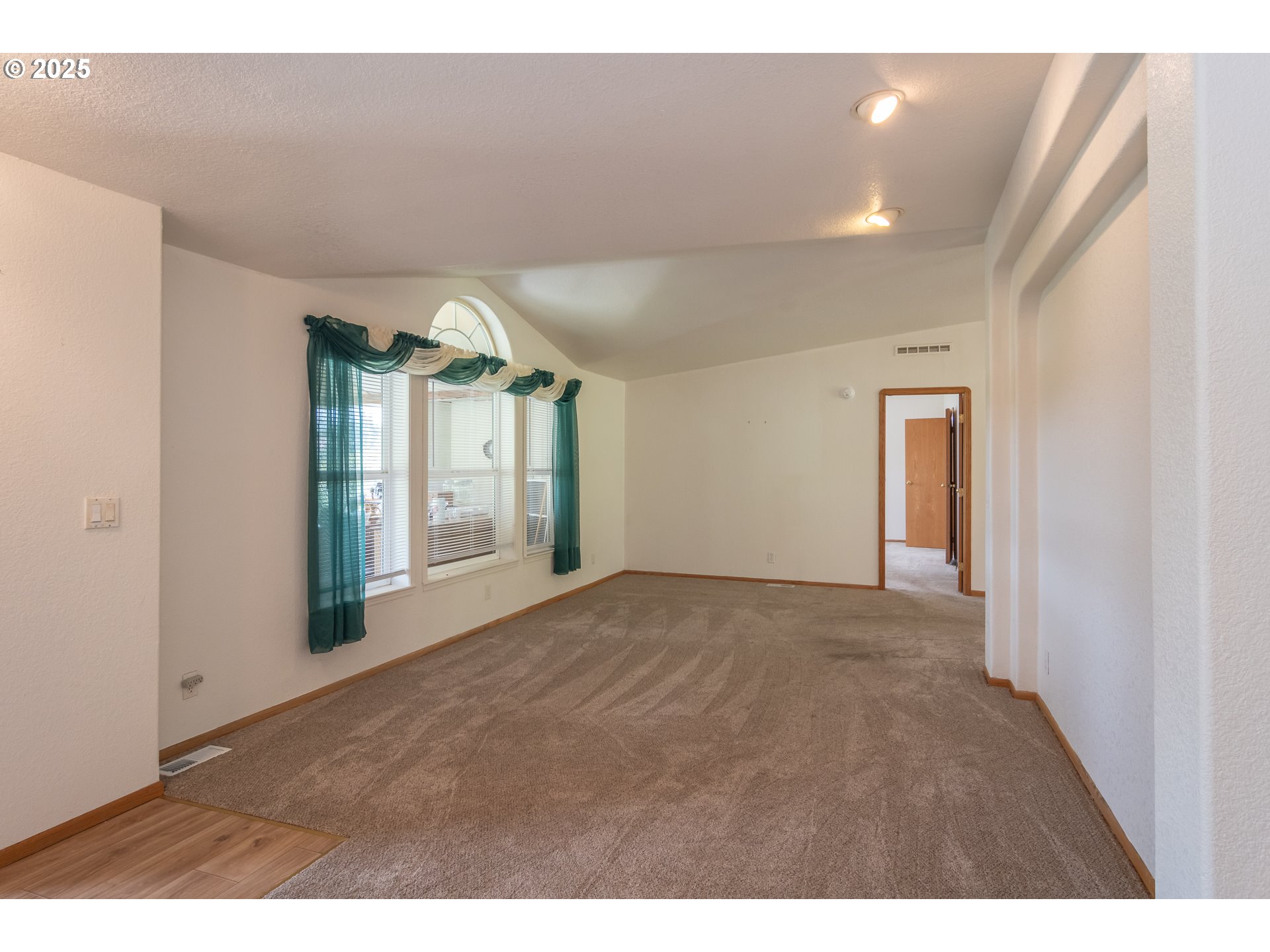 1360 Sunshine Road Roseburg, OR 97470 - Photo 11 of 41 Gallery Image 11