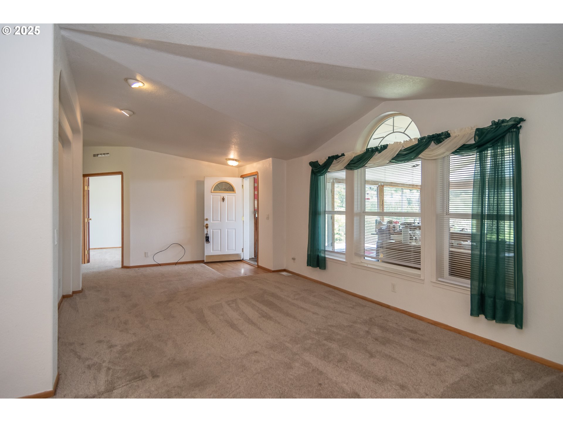 1360 Sunshine Road Roseburg, OR 97470 - Photo 15 of 41 Gallery Image 15