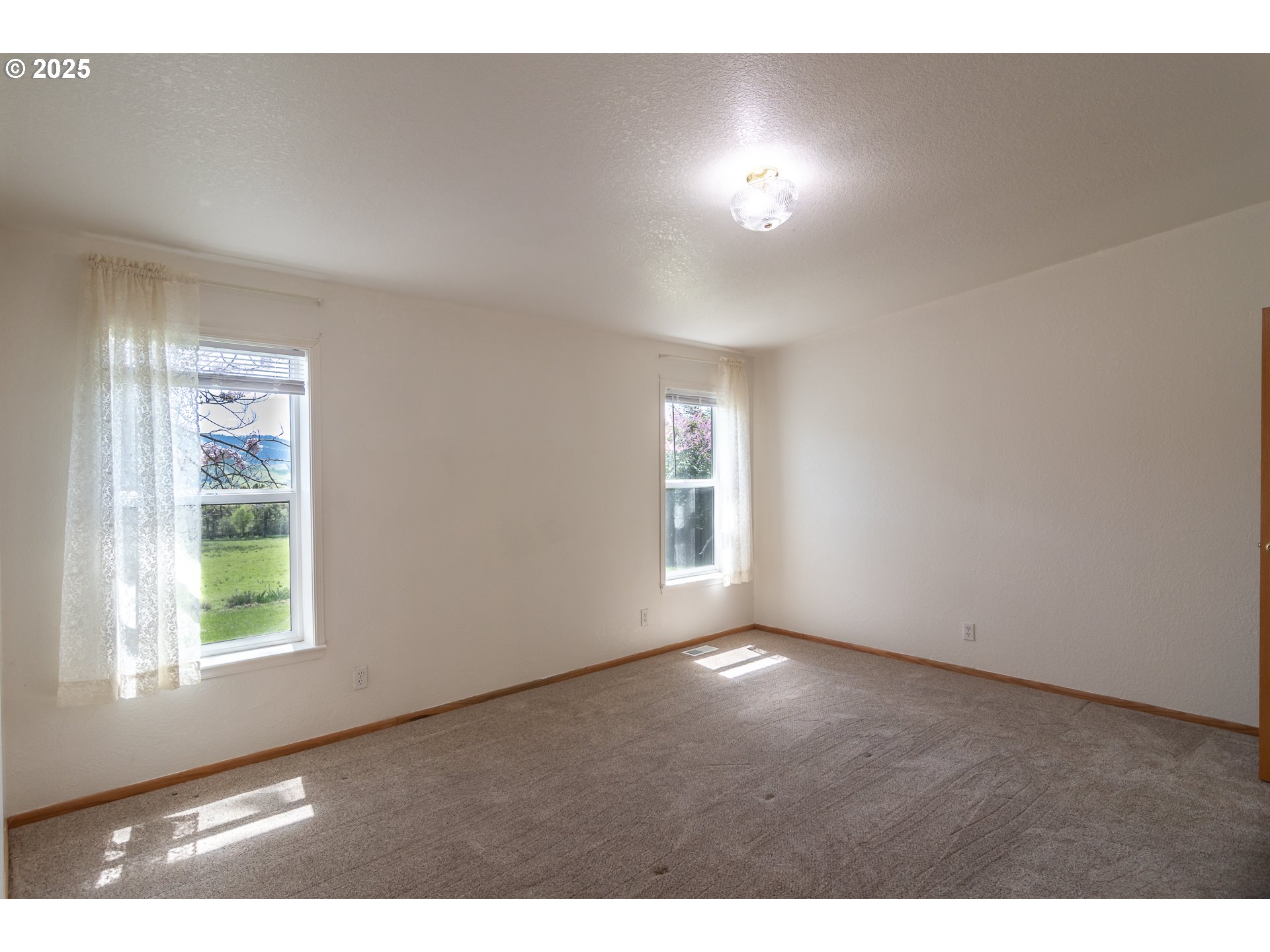 1360 Sunshine Road Roseburg, OR 97470 - Photo 18 of 41 Gallery Image 18