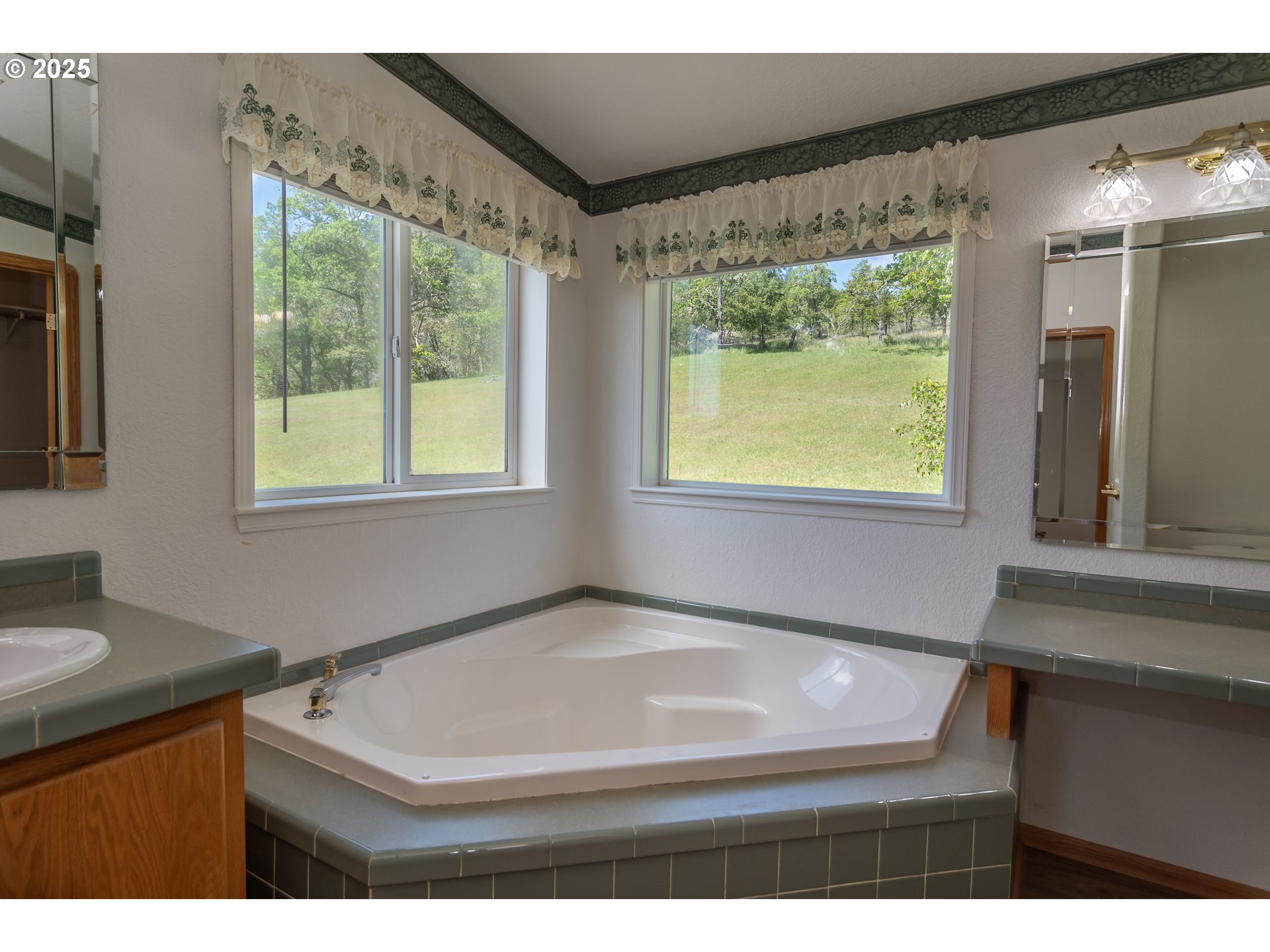 1360 Sunshine Road Roseburg, OR 97470 - Photo 22 of 41 Gallery Image 22