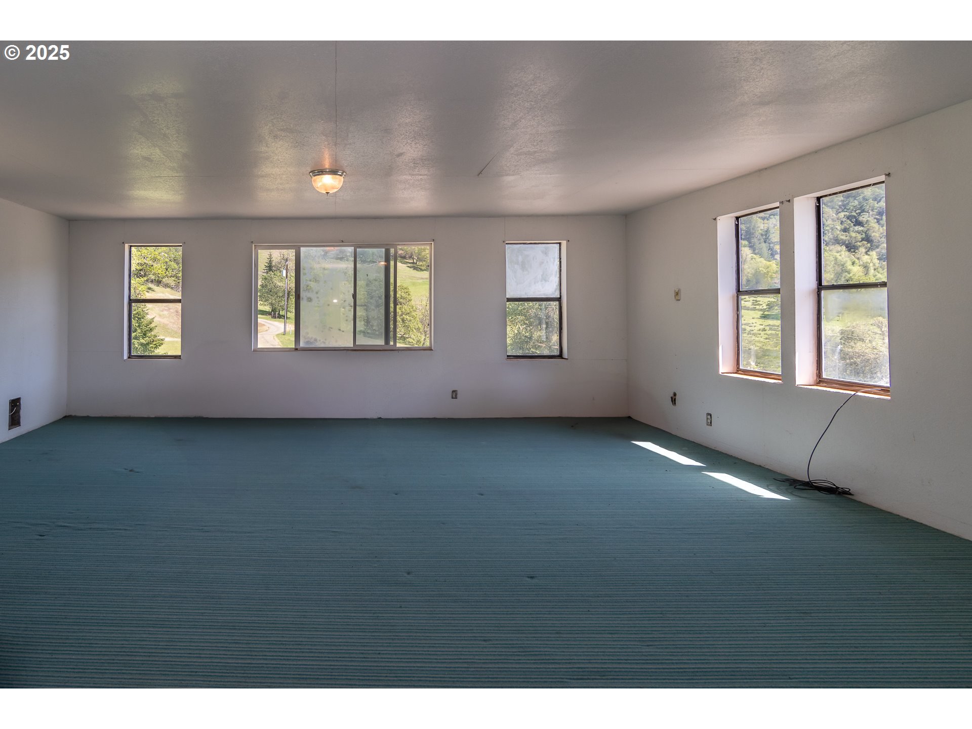 1360 Sunshine Road Roseburg, OR 97470 - Photo 30 of 41 Gallery Image 30