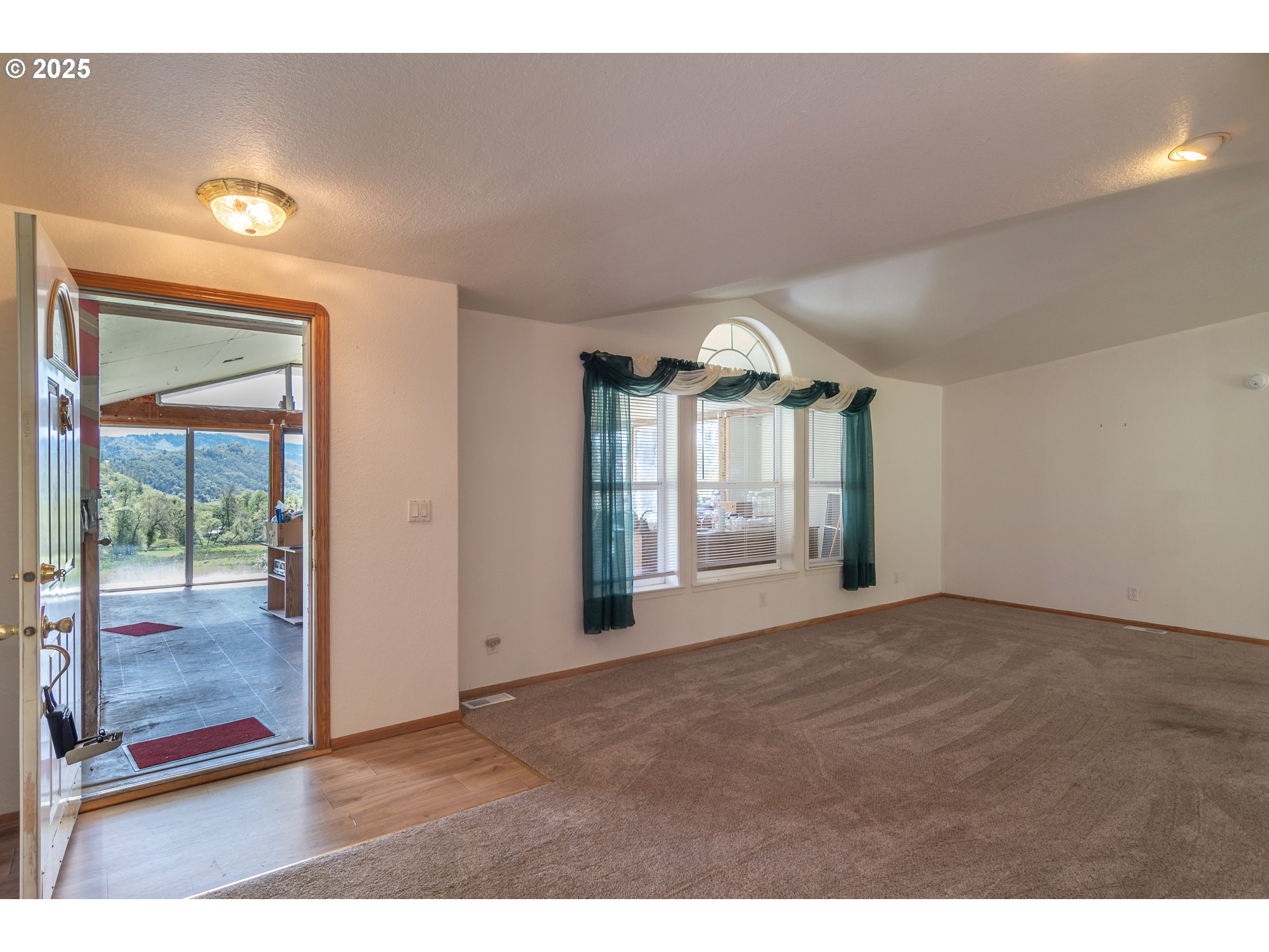 1360 Sunshine Road Roseburg, OR 97470 - Photo 10 of 41 Gallery Image 10