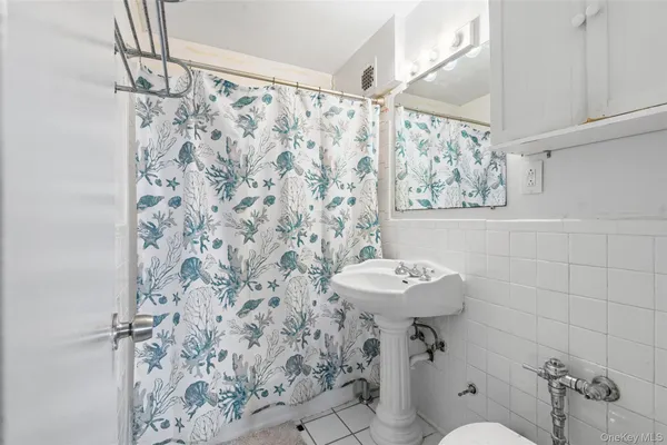 $295,000 | 495 Odell Avenue, Unit 8B, Yonkers, NY 10703