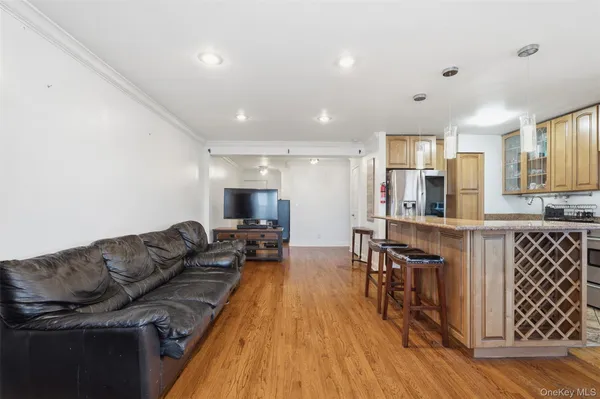 $295,000 | 495 Odell Avenue, Unit 8B, Yonkers, NY 10703