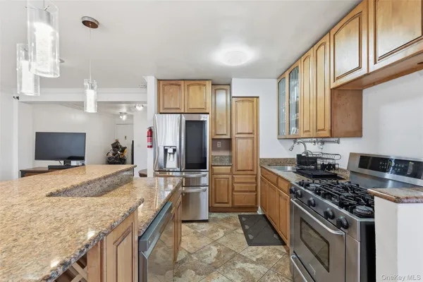 $295,000 | 495 Odell Avenue, Unit 8B, Yonkers, NY 10703