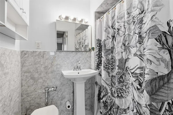 $295,000 | 495 Odell Avenue, Unit 8B, Yonkers, NY 10703