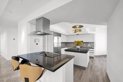 $2,000,000 | 1040 East Osborn Road, Unit 1902, Phoenix, AZ 85014