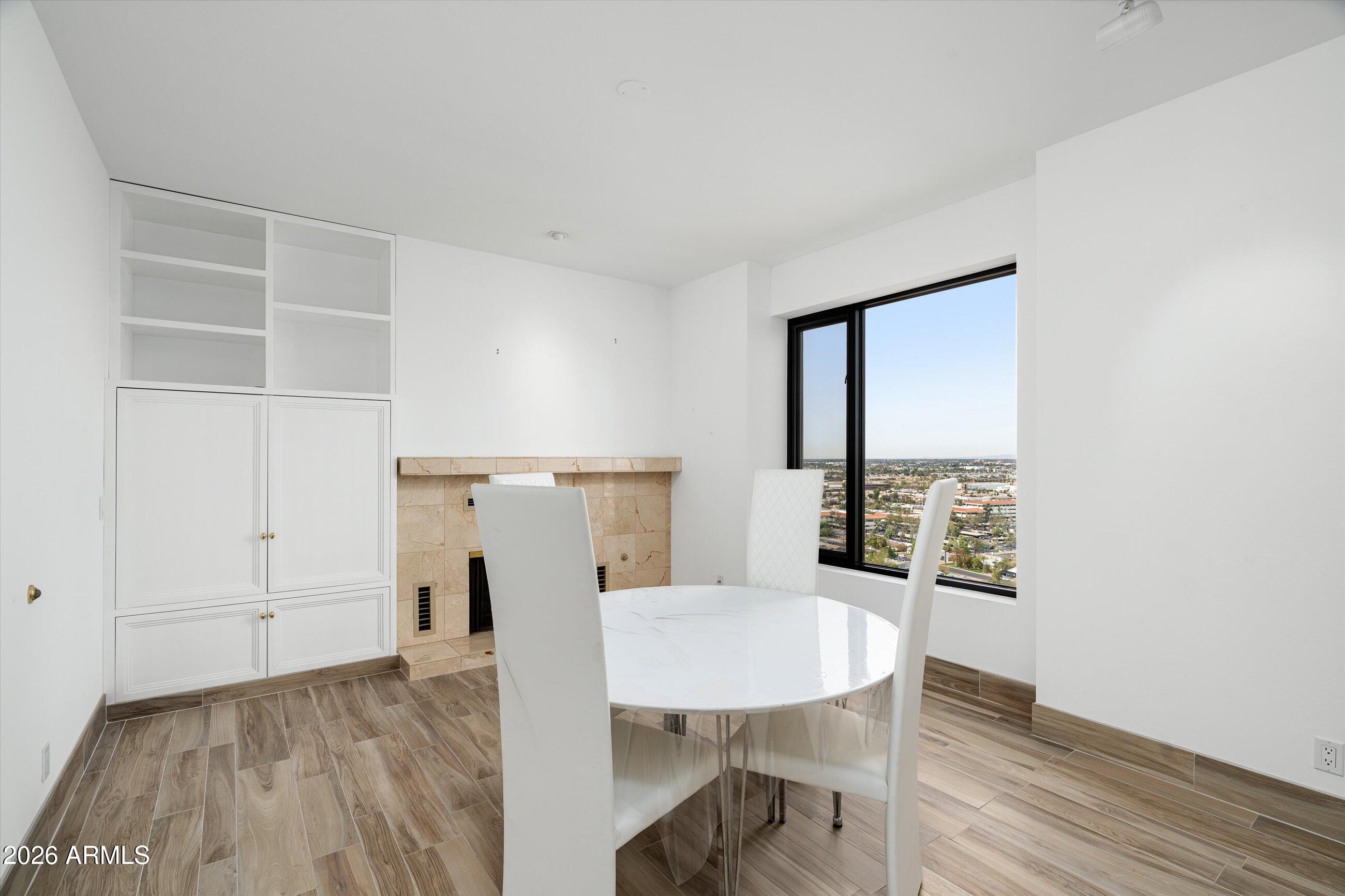 1040 East Osborn Road, Unit 1902 Phoenix, AZ 85014 - Photo 25 of 36 Interior