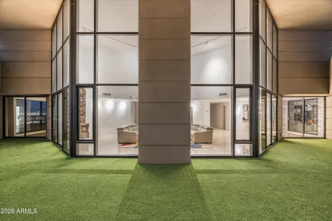 $2,000,000 | 1040 East Osborn Road, Unit 1902, Phoenix, AZ 85014