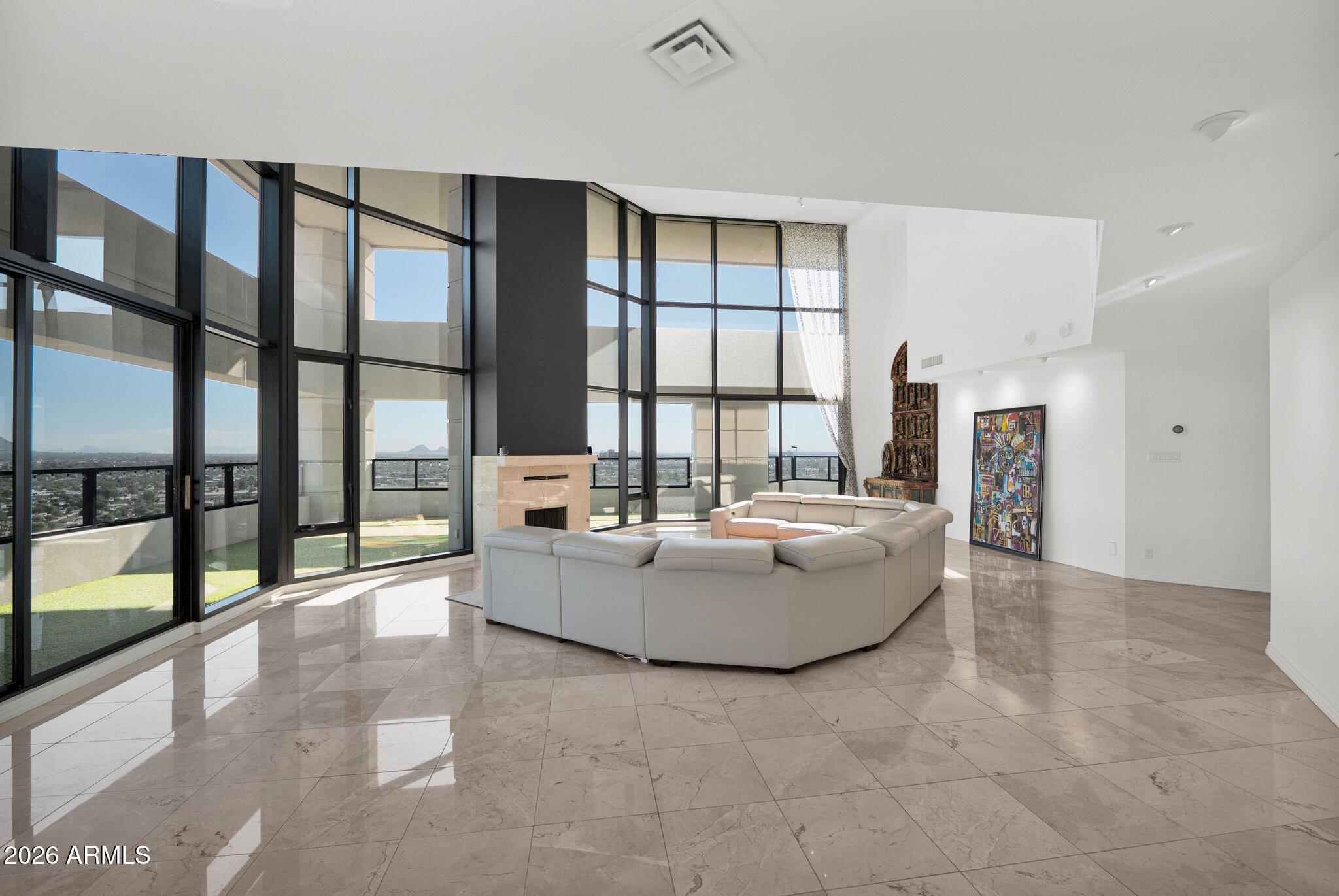 1040 East Osborn Road, Unit 1902 Phoenix, AZ 85014 - Photo 6 of 36 Living Room