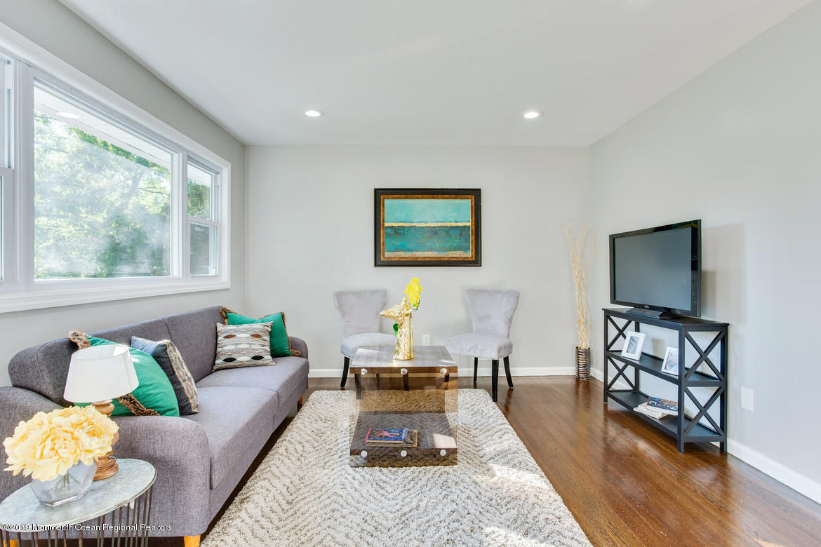36 Adelphi Road Toms River, NJ 08757 - Photo 5 of 19 06Living_Room
