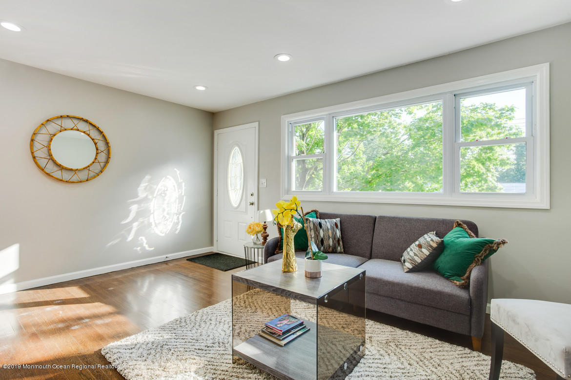 36 Adelphi Road Toms River, NJ 08757 - Photo 6 of 19 07Living_Room